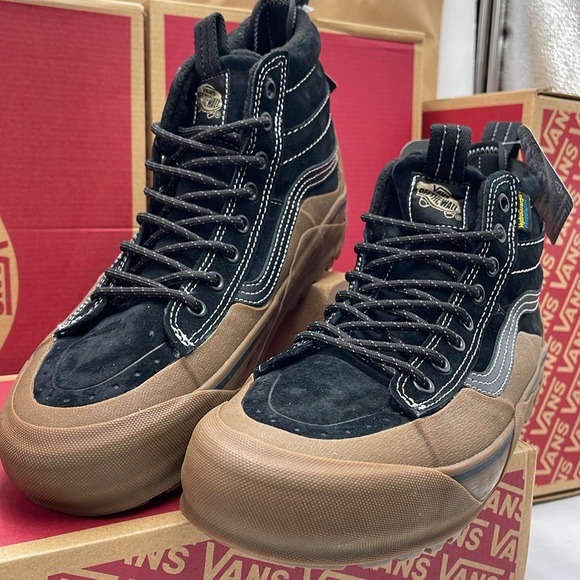 Vans Women’s Sk8-Hi Dip Mte-2
Black/Gum
VN0009QKB9M
Boots Cold Weather Sneakers - Picture 6 of 16